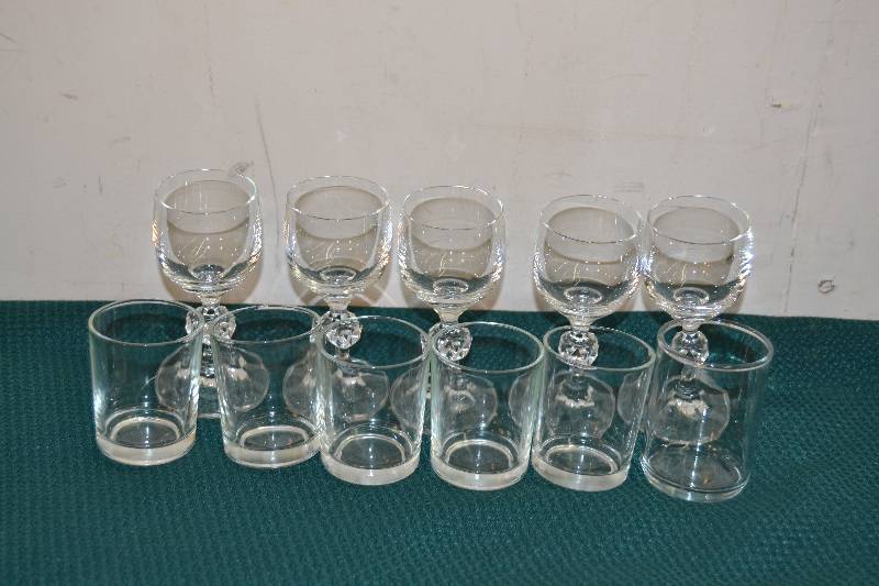 lot 273 image: Shot Glasses, Stemmed Glasses