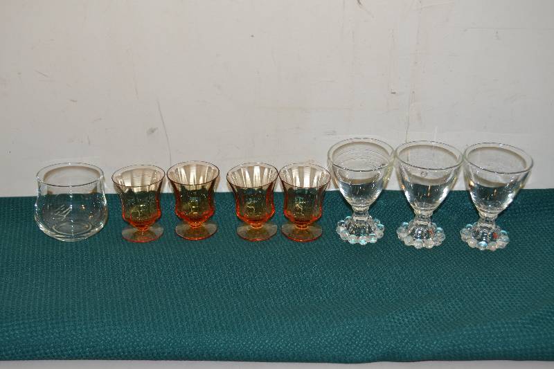 lot 274 image: Vintage Glassware