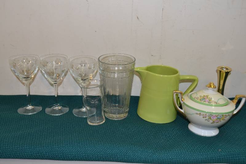 lot 280 image: Collectible Dishware
