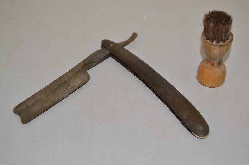 lot 282 image: Vintage Shaving Razor and Brush