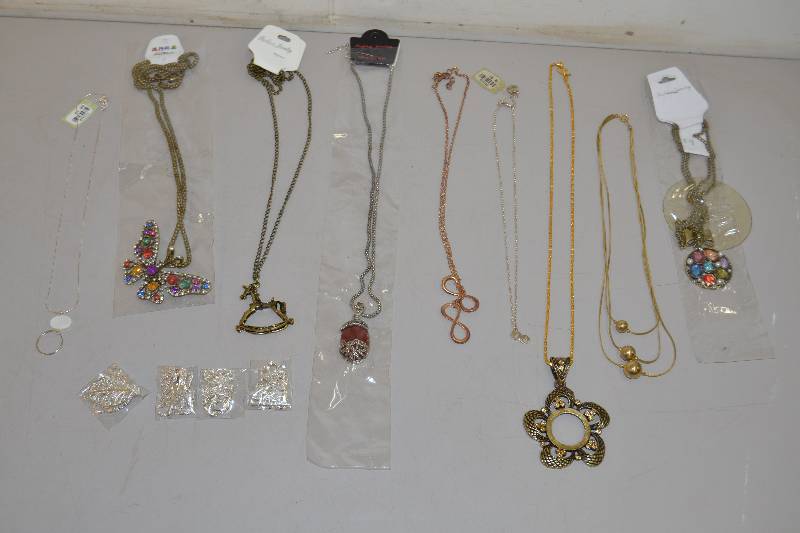 lot 292 image: Jewelry