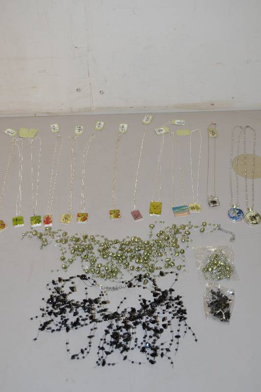 lot 293 image: Necklaces