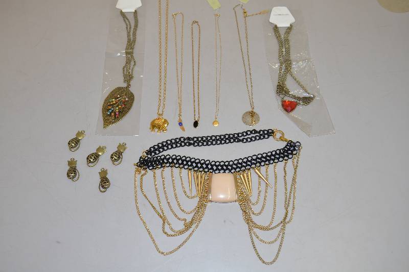 lot 295 image: Necklaces