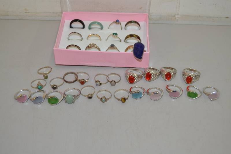 lot 305 image: Rings