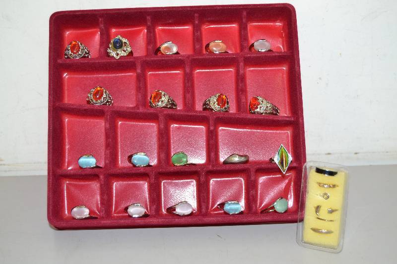 lot 306 image: Rings