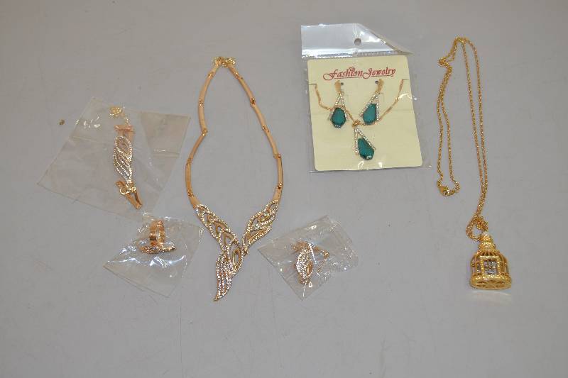 lot 308 image: Fashion Jewelry Sets and Avon