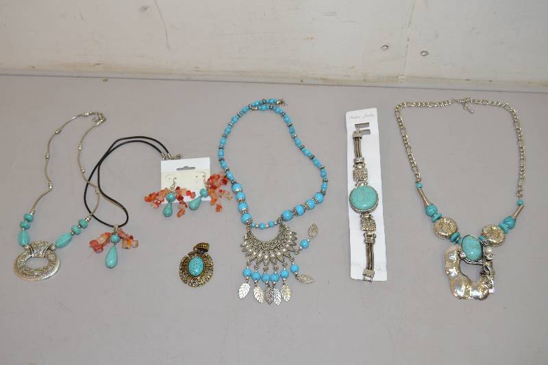 lot 314 image: Turquoise Jewelry