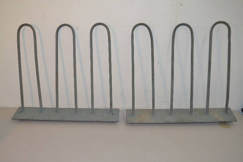lot 333 image: Bike Rack