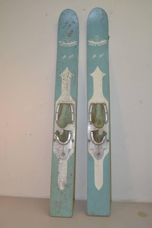 lot 334 image: Vintage Jr. Water Skis