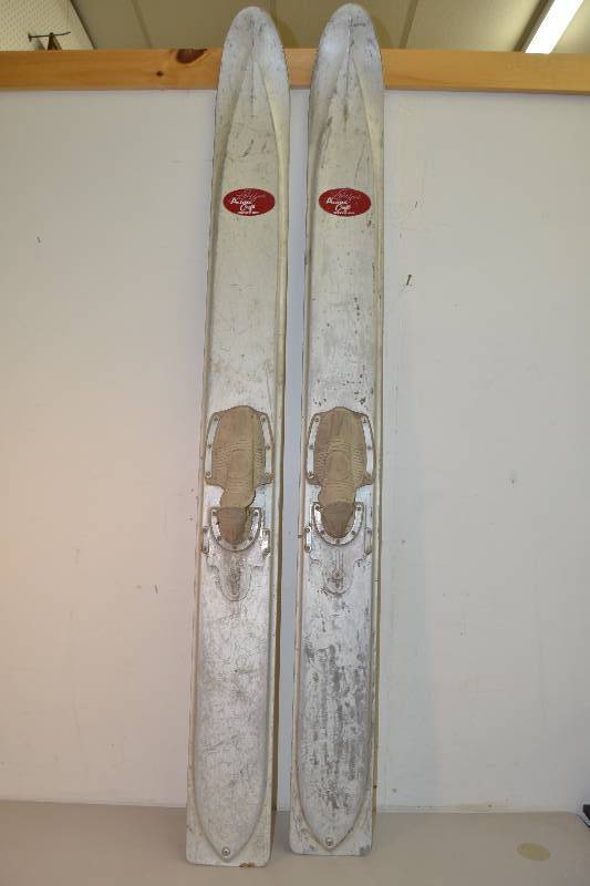 lot 336 image: Vintage Rare Alumacraft Water Skis
