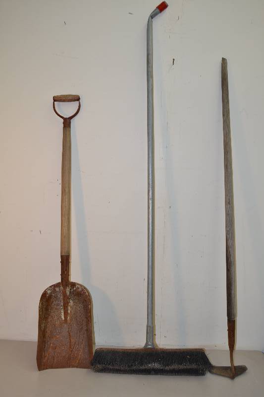 lot 341 image: Garden Hoe, Shovel, Broom
