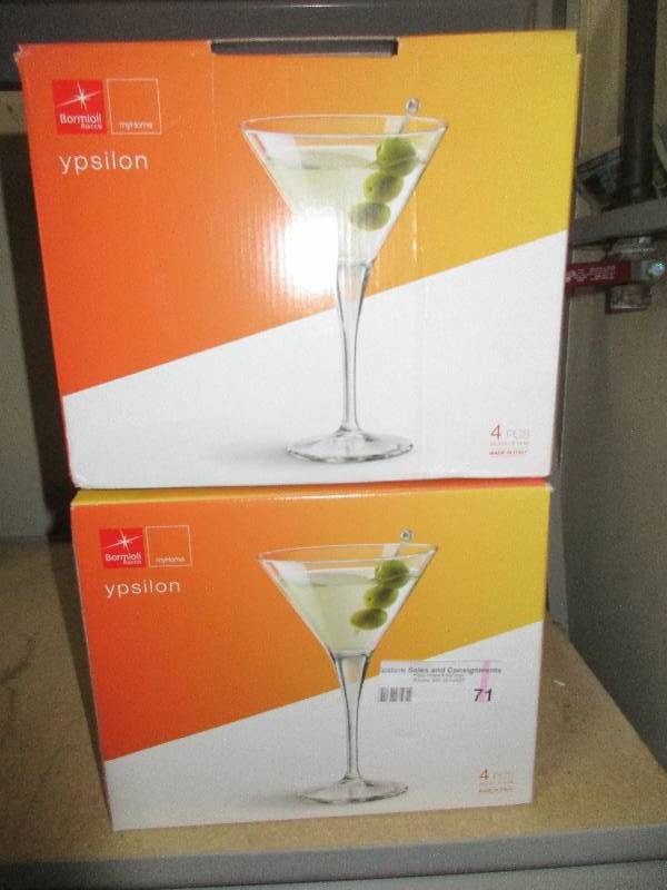 8 martini glasses - NEW