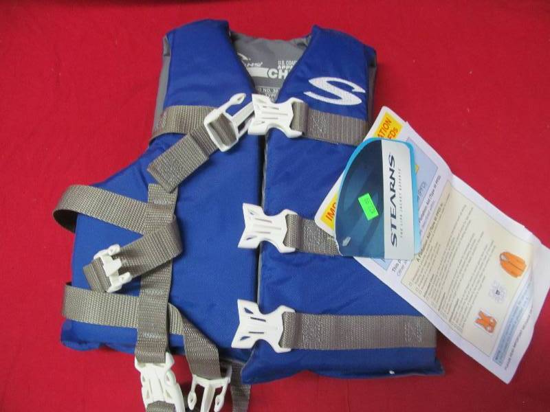 lot 5 image: life vest