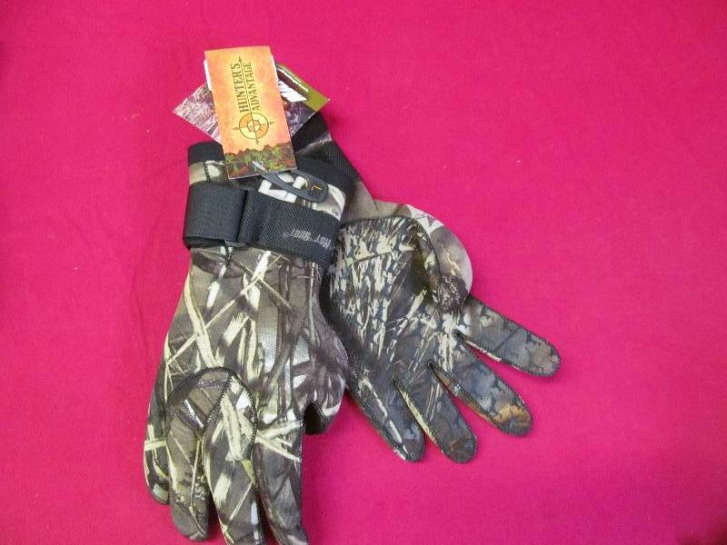 lot 130 image: camo gloves