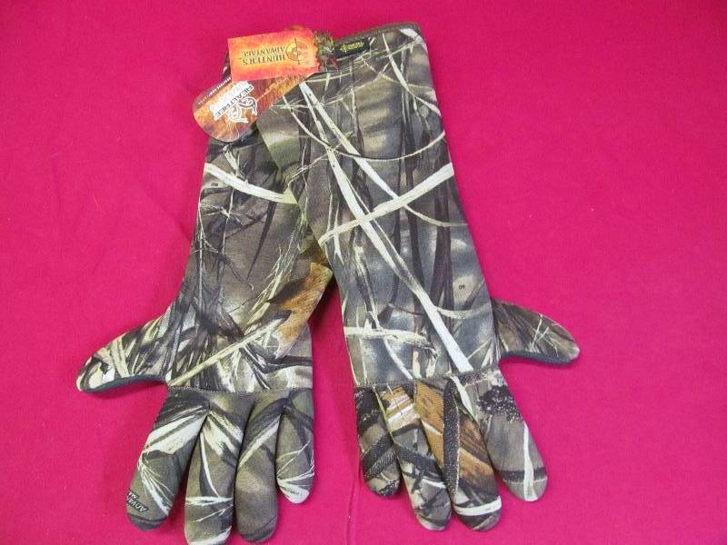 lot 139 image: camo gloves
