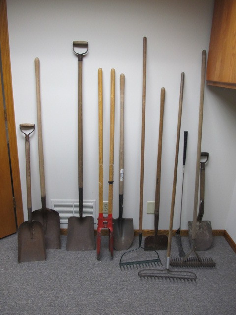lot 25 image: Large Lot of Yard Tools