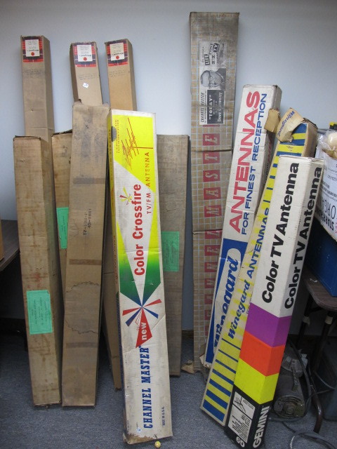 lot 26 image: Large NOS Antenna Lot