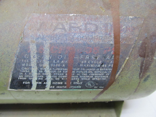 lot 33 image: Working Vintage Wards Air Compressor