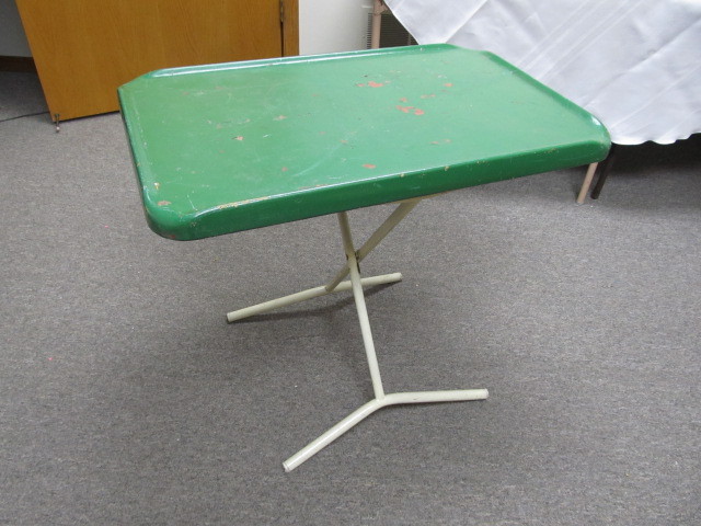 lot 10 image: Mid Century Metal Collapsible Table