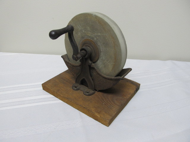 lot 20 image: Antique Knife SharpeningGrinding Wheel