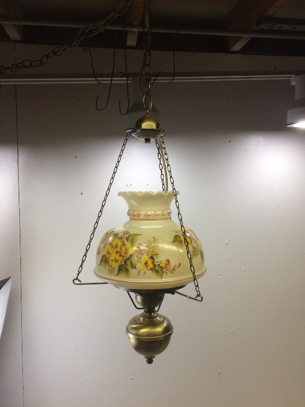 lot 2 image: Beautiful Vintage Hanging Glass Lamp 