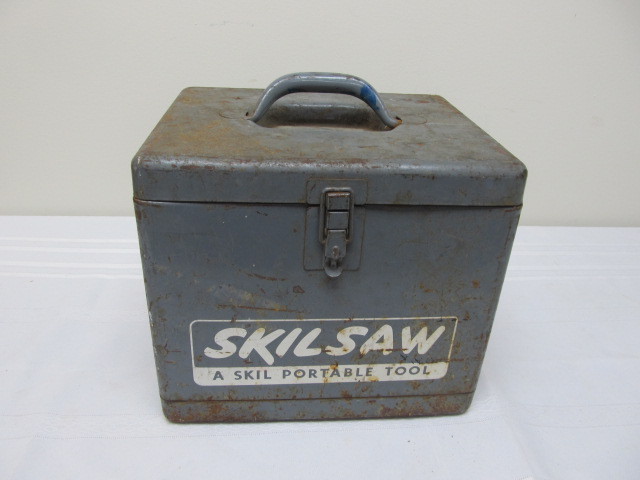 lot 46 image: Working Skil Saw in Case wBlades