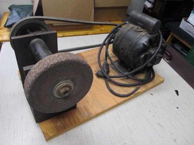 lot 54 image: Working Vintage Motorized GrinderSharpener