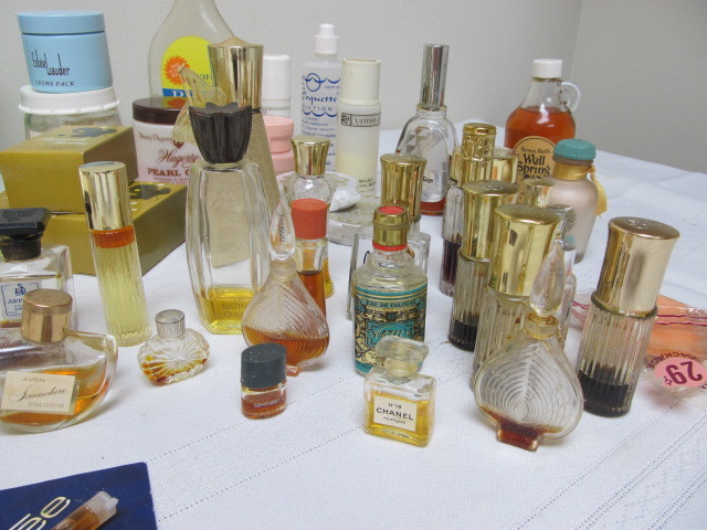 lot 113 image: Large Lot of Vintage Perfume Bottles etc.