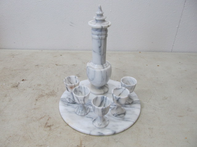 lot 76 image: Vintage Marble Serving Set