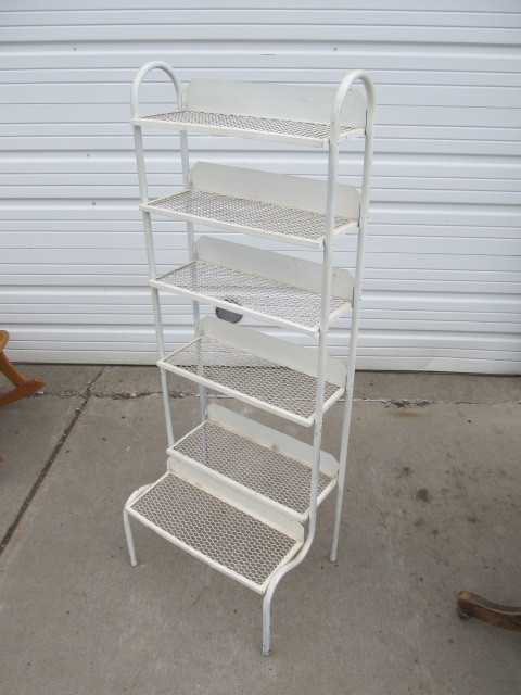 lot 85 image: Vintage Metal Plant Shelf