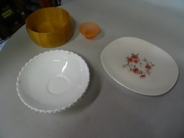 Milk glass bowl. Wood bowl.  Platter