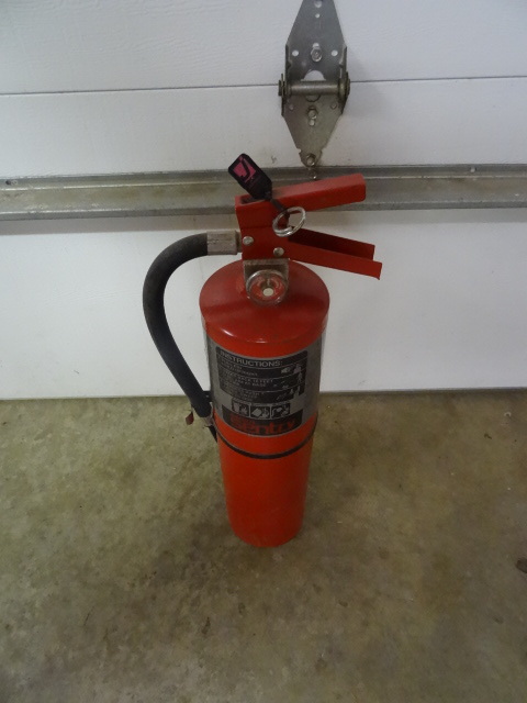 Sentry fully charged fire extinguis...