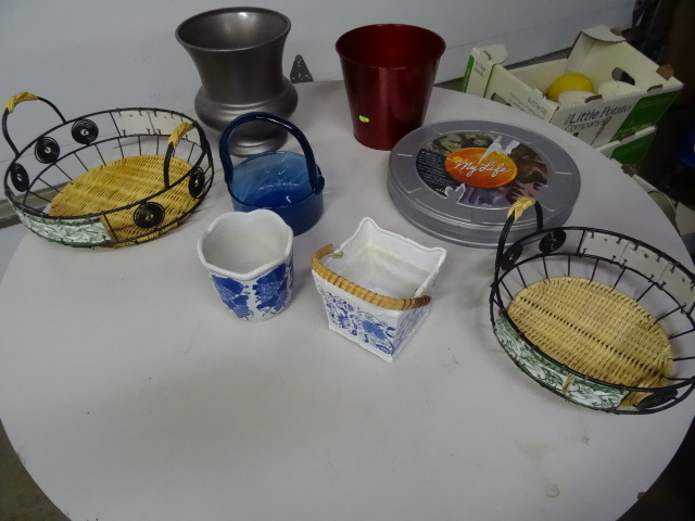 Misc dcor and vases...