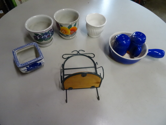 Misc flower pots. Wall hanging meta...