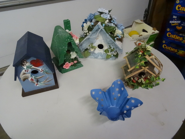Misc decorative bird houses...