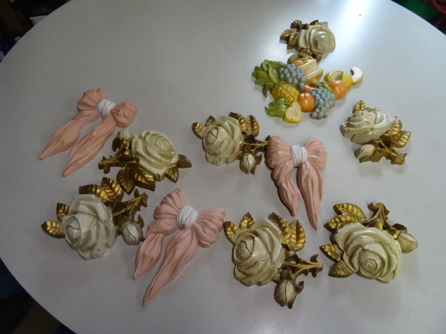 Misc decorative wall hangings...