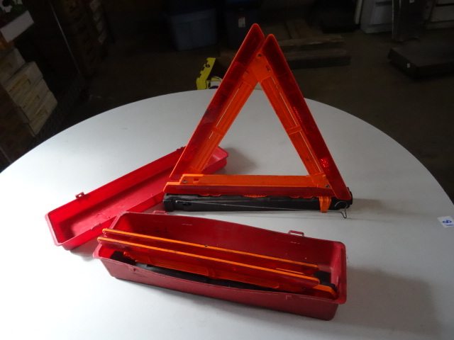 Commercial vehicle triangle set...