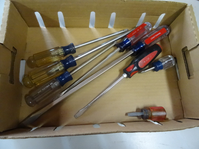 Box of craftsman screw drivers...