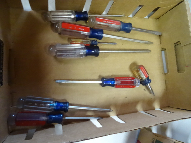 Box of craftsman screw drivers...