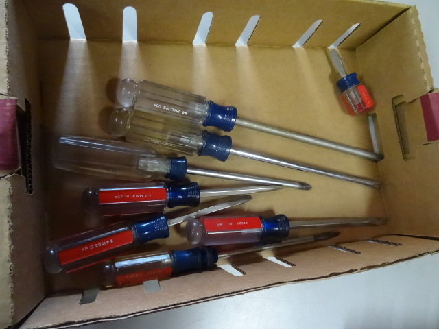 Box of craftsman screw drivers...