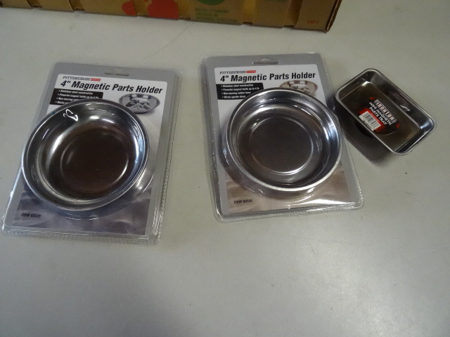 4 magnetic parts holder. Mini magn...