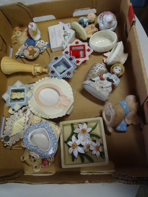 Misc picture frames and dcor....