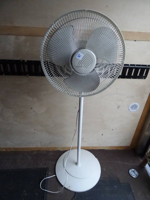 Lasko pedestal fan. Works