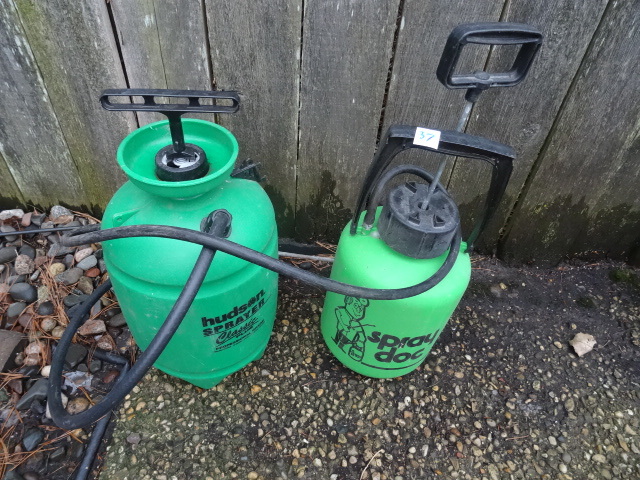 2 lawn and garden sprayers