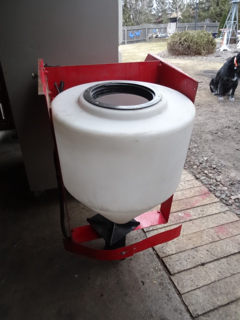 12 volt fertilizer and seeder. Works.