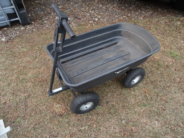 Gorilla model G0R200B-T2 garden dump cart