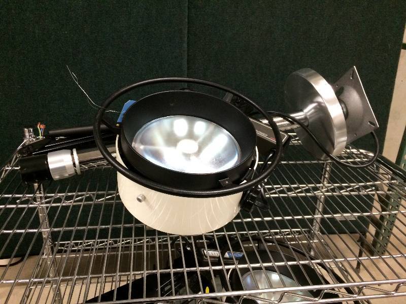 lot 33 image: WOW Retails Used $900 Medical Steris Amsco EXAMINER 10 Surgical Minor Sugery Exam Light Swing Arm Ceiling Mount - Excellent Condition