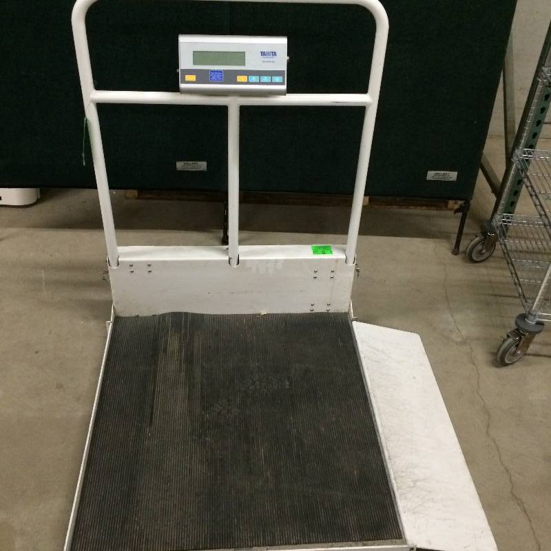 lot 54 image: WOW Retails Used $1700 Tanita Folding Portable Mobile Rolling Wheelchair Bariatric Digital Medical Physician Floor 900lb Capacity Scale With Ramp & Handrails - Great for Veternary Use Too Nice Condition