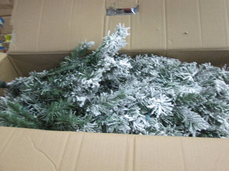 Flocked Pre-Lit Tree open box, unte...