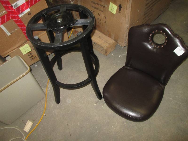Nailhead Swivel Stool open box, pre...